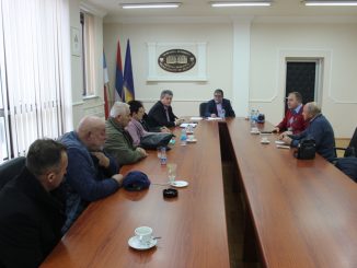 Sastanak štrajkačkog odbora UNIS a.d. Derventa sa načelnikom opštine Derventa