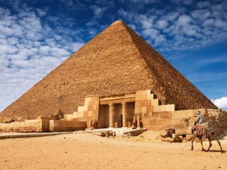 Први икада забиљежени штрајк десио се приликом изградње Кеопсове пирамиде