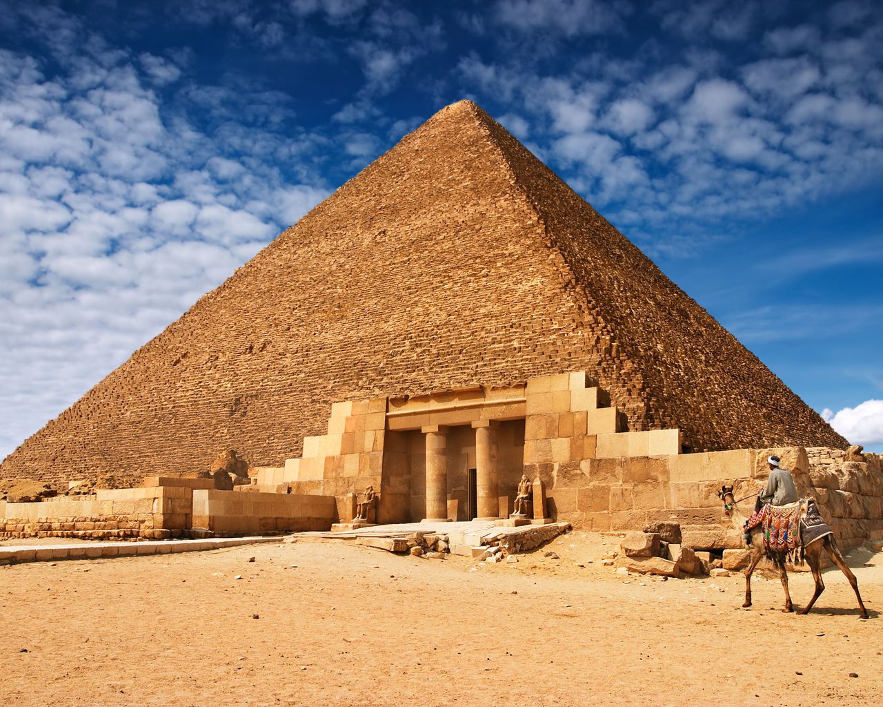 Prvi ikada zabilježeni štrajk desio se prilikom izgradnje Keopsove piramide