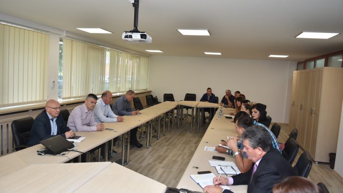 Састанак синдиката и менаџмента у "Aлумини " - преговорима до бољег материјалног положаја запослених