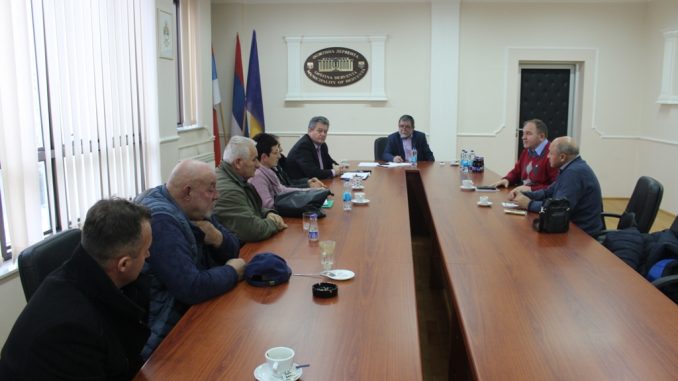 Sastanak štrajkačkog odbora UNIS a.d. Derventa sa načelnikom opštine Derventa
