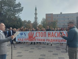 Одржан протестни скуп „Стоп насиљу над просвјетним радницима“