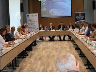 Округли сто „Недјеља НИЈЕ обичан радни дан – шта је рјешење?“