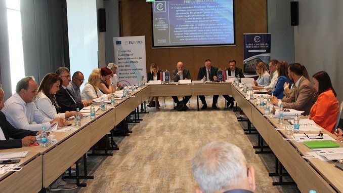 Округли сто „Недјеља НИЈЕ обичан радни дан – шта је рјешење?“