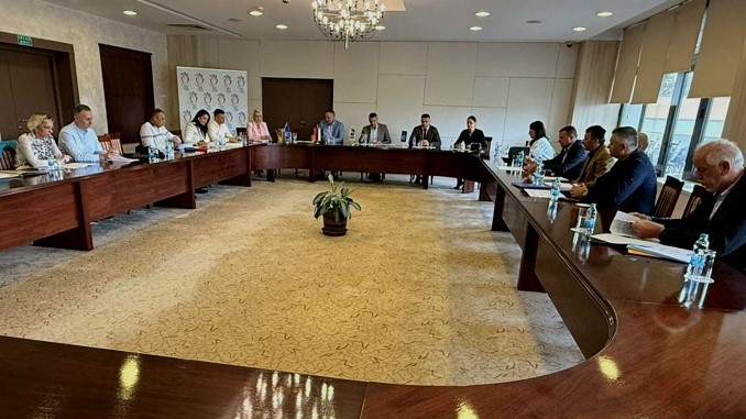 Прихваћен нацрт Посебног колективног уговора за запослене у локалној самоупрваи Прихваћен нацрт Посебног колективног уговора за запослене у локалној самоупрваи