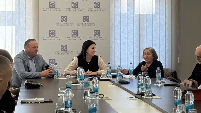 Обезбједити законску заштиту и боље плате за новинаре