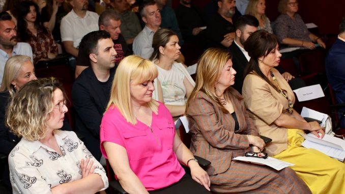 Конференција „Културни форум солидарности“: Неопходне измјене Закона о платама у области културе