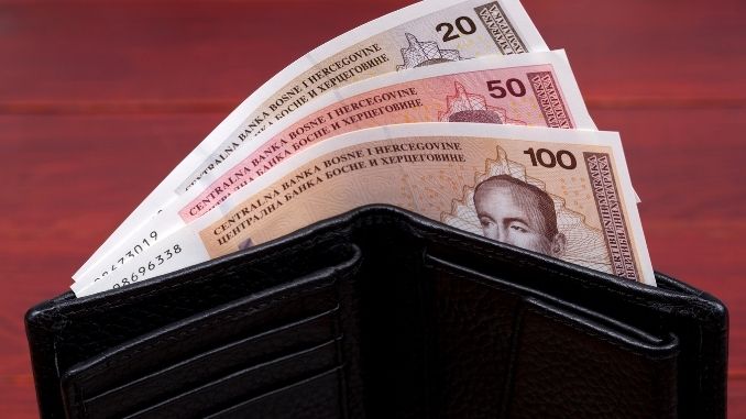 Мање просјечно исплаћене плате у већини дјелатности у јулу мјесецу